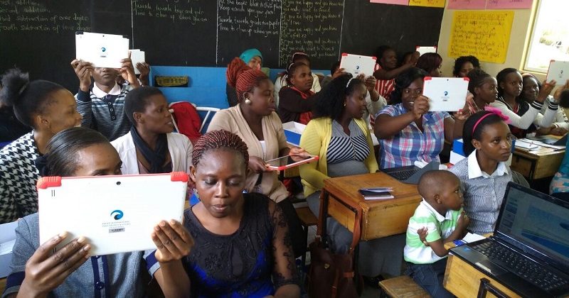 school-tablet-teacher-training-kenya